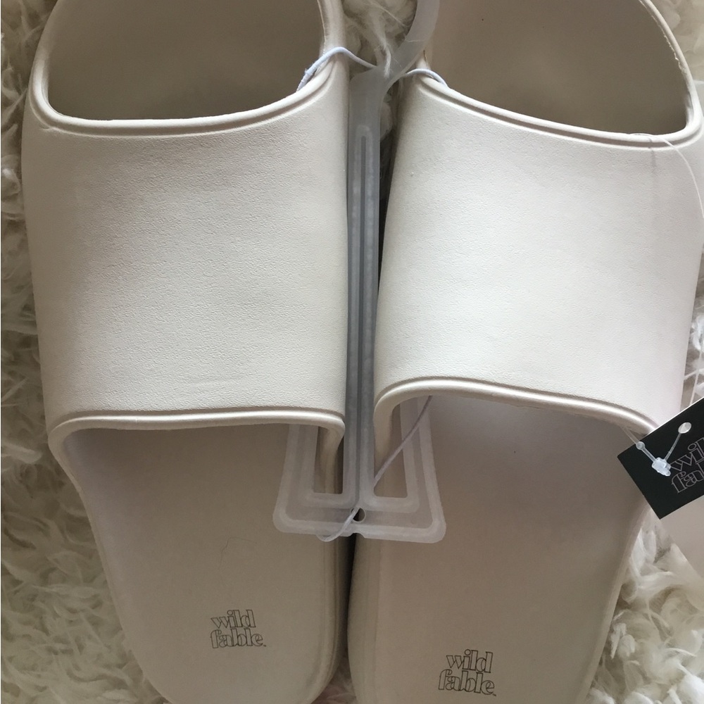 Wild Fable Women's Cream Slide Sandals